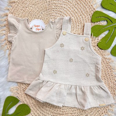 Conj. Blusa Lisa e Jardineira de Florzinhas - Areia